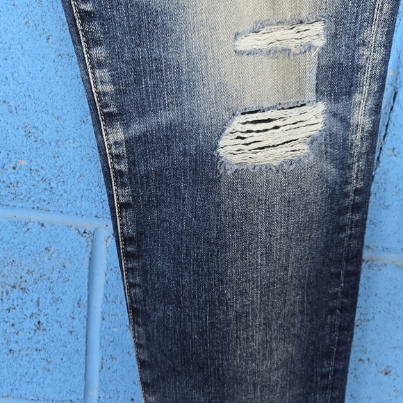 NWOT AG straight leg high rise crop. "The Isabelle". Distressed denim SZ 30 - Picture 9 of 12